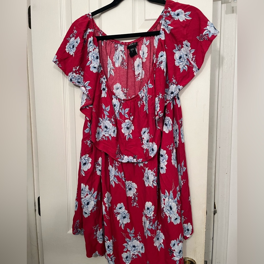 5X Torrid Blue and White Floral Red Top